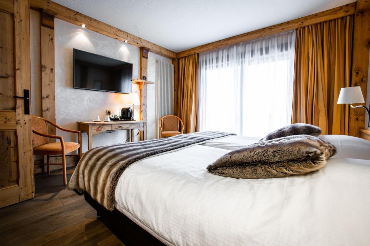 Hotel Champs Fleuris 4*